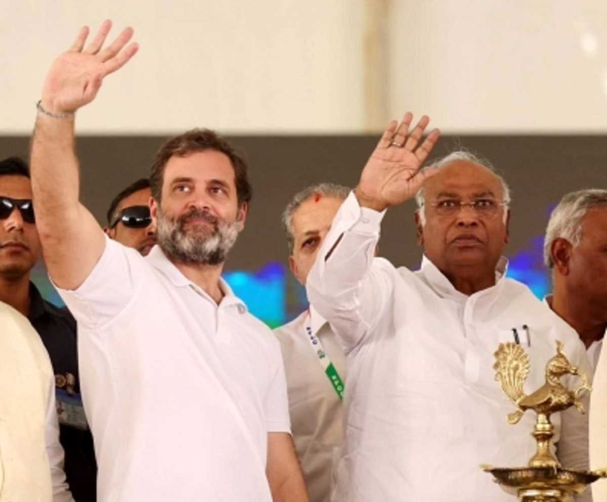 कर्नाटक चुनाव: खड़गे, राहुल ने लोगों से प्रगतिशील सरकार के लिए वोट करने की अपील की